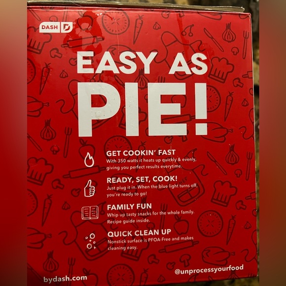 NWT Dash Mini Pie Maker - Picture 3 of 4